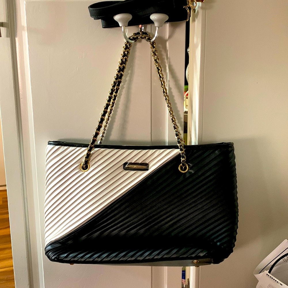 TRAVEL BAG VINTAGE NEW WITHOUT TAGS AMERI MODE.  ESTATE FIND BEVERLY HILLS.